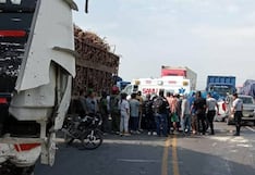 La Libertad: Choque entre camioneta y tráiler dejó cuatro fallecidos