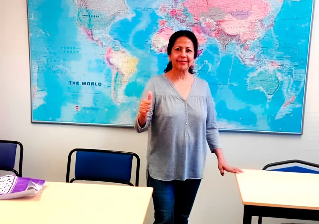 Carmen Briceño se graduó en Psicología a los 70 años, radica en Estocolmo.