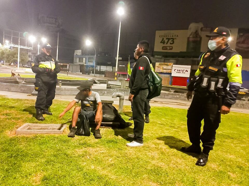 El albañil Luis Ismael T. L. (30) y el estudiante Ángel Orlando C. C. (22) fueron interceptados a las 23 h. (Foto: Difusión)