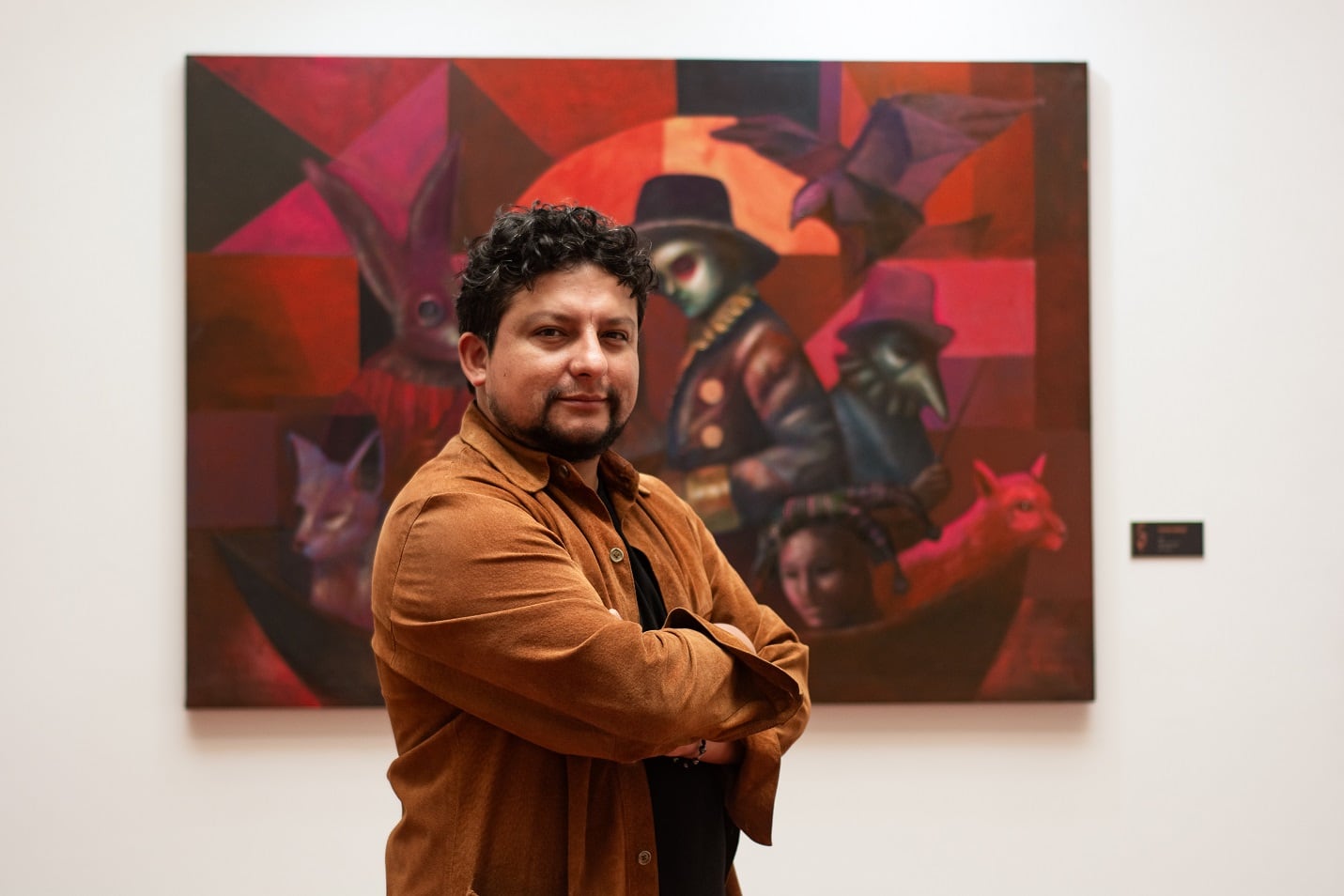 El pintor nacido en Chachapoyas, ganador de la convocatoria “Vive Cultural 2026”, presenta una muestra centrada en las posibilidades expresivas de la luz, la materia y la percepción.
