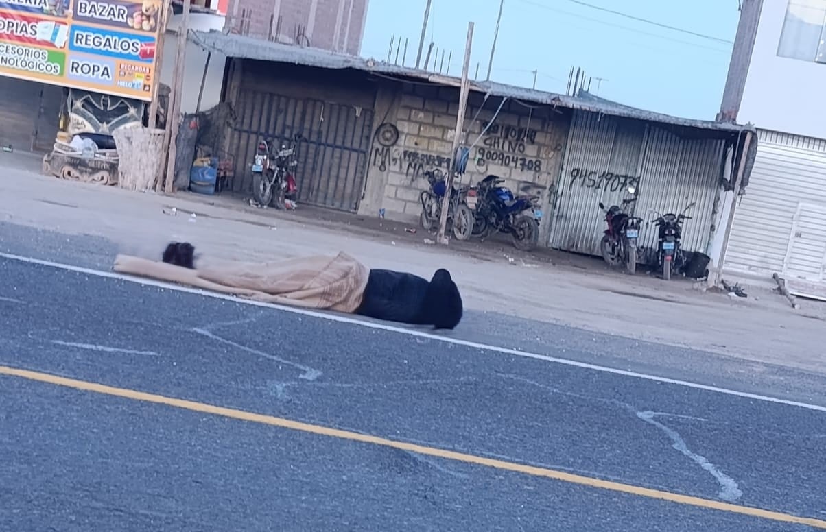 Conductor atropella y abandona el cuerpo en la Panamericana Sur en Arequipa