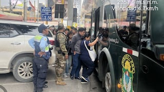 Policía trasladó a pasajeros varados en Cayma ante ausencia de buses del SIT