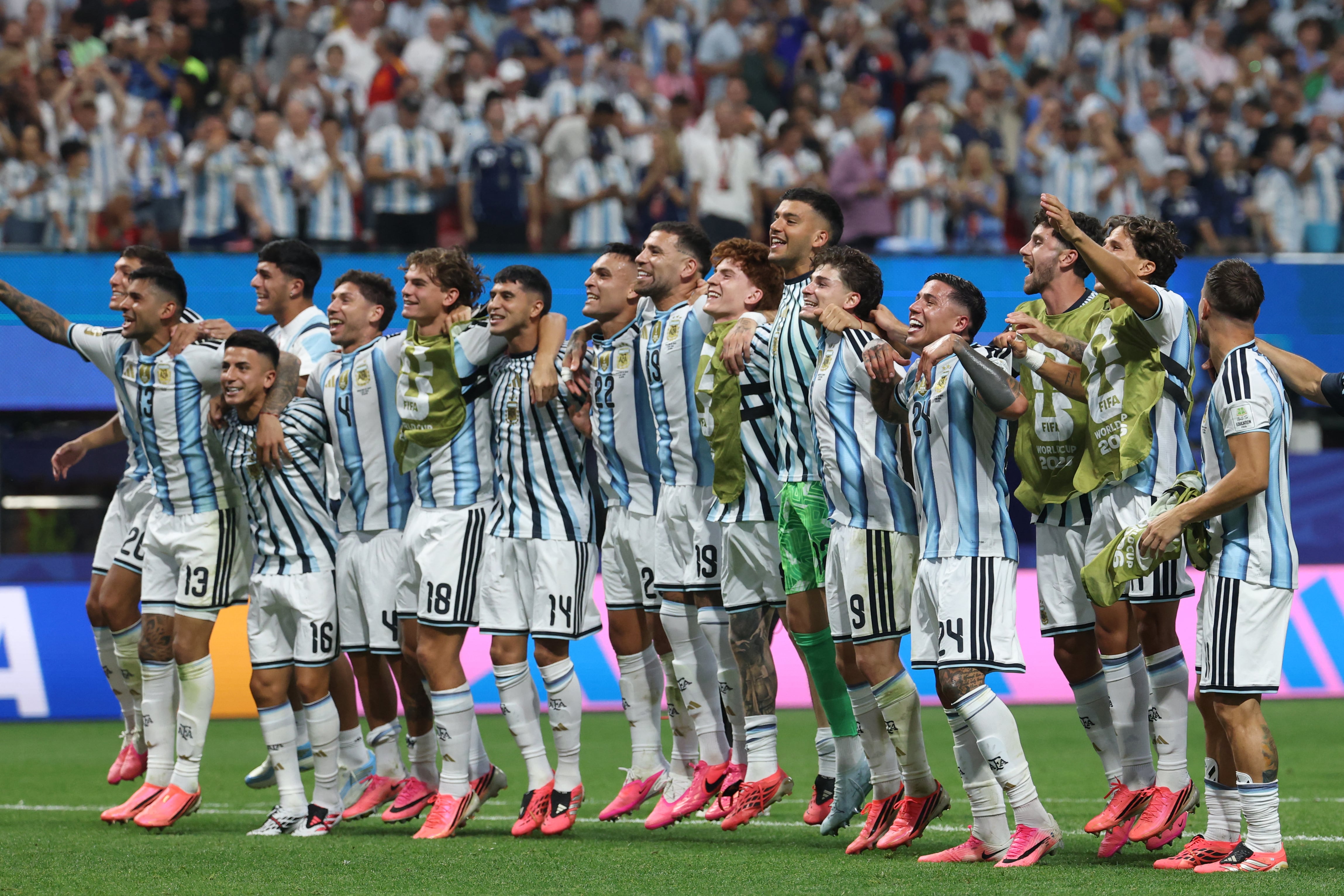 Argentina players celebrate after winning the 2026 World Cup round of 16 football match between Argentina and Egypt at Atlanta Stadium in Atlanta on July 7, 2026. (Photo by Odd ANDERSEN / AFP)