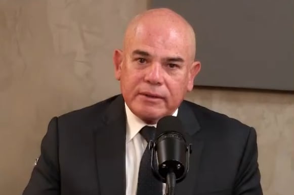 El jefe del Gabinete atribuyó el ingreso de Ji Wu Xiaodong a la falta de interoperabilidad del Estado y anunció que el procedimiento será corregido. (Captura: YouTube El Comercio)