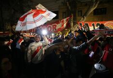 Emotivo banderazo acompaña a la selección peruana antes del duelo contra Colombia (GALERÍA)