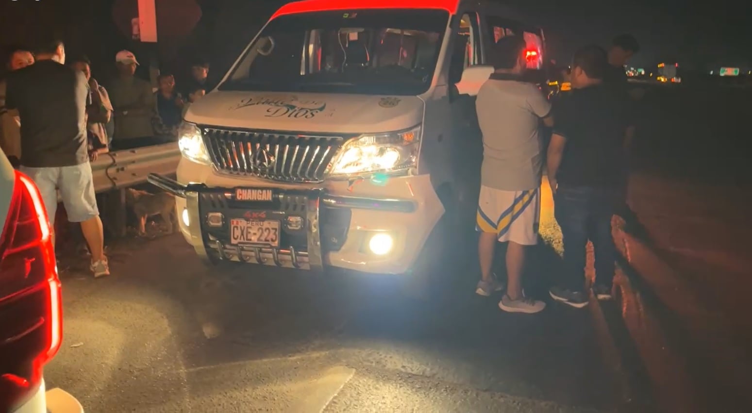 Criminales se movilizaban en una motocicleta e interceptaron vehículo a la altura del ingreso a Nuevo Chao, en plena carretera Panamericana Norte. (Foto: Radio Ke Buena TV y Redes)