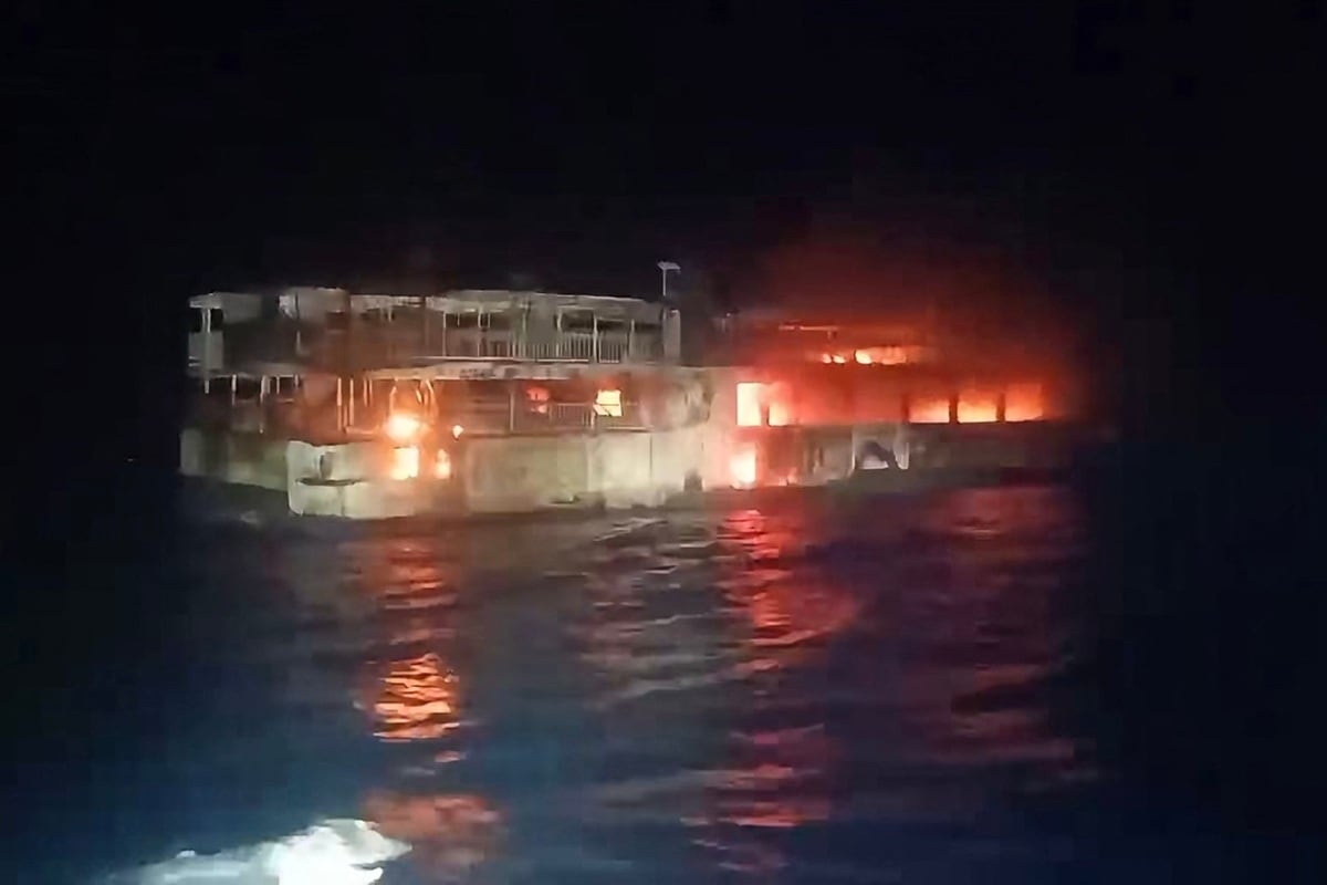 El ferry M/V June Aster que se incendió frente a las costas de Palawan, el 9 de septiembre de 2026. (Guardia Costera de Filipinas (PCG) / AFP)