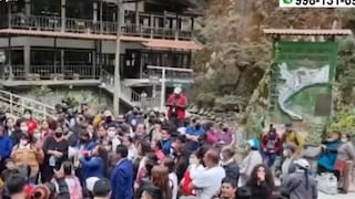 Turistas bloquearon vía férrea en protesta para obtener boleto de ingreso a Machu Picchu 
