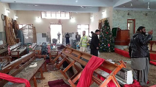 Estado Islámico: 10 muertos tras ataque terrorista en iglesia de Pakistán (VIDEO)