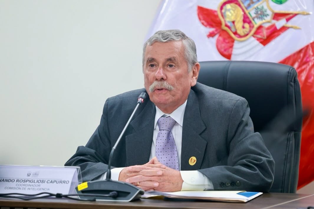 El senador de Fuerza Popular sostuvo que las autoridades deben actuar con rapidez ante las presuntas amenazas contra la presidenta. Además, planteó reforzar la capacidad operativa de la DINI.
