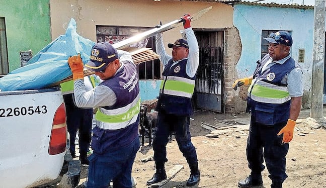 Llevan ayuda para reparar techos y muros.