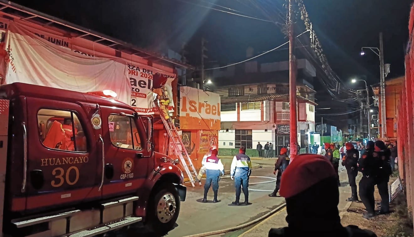 Fuego reduce a cenizas diversos inmuebles