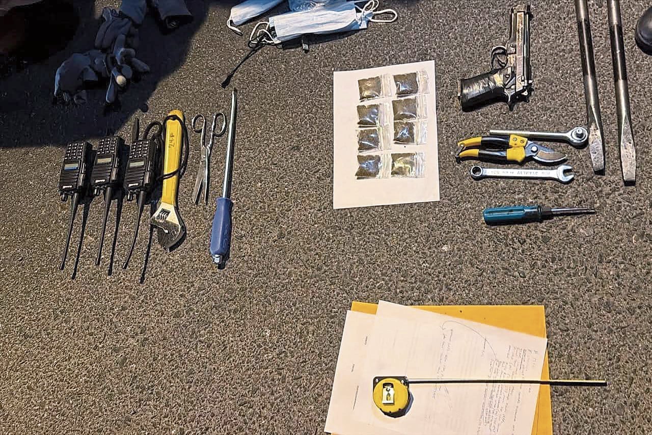 Detenidos en el Puente Chilina tenían arma, herramientas y radios (Foto: PNP)
