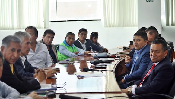 Los alcaldes se reunieron en el auditorio de la municipalidad de Arequipa (Foto: GEC)