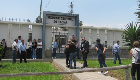 Los familiares que acudieron a la morgue de Tacna mostraron malestar y dolor. (Foto: Difusión)