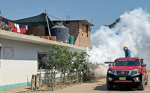 Virú es la provincia liberteña más golpeada por esta enfermedad. Suma 1,750 infectados, número que representa al 61.19% de contagios registrados en todo el departamento. Según exconsejera Mirtha Higa, la población de ese municipio solo tiene agua potable 2 a 3 horas al día y la situación podría agravarse por El Niño costero.