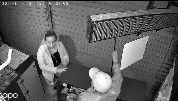 Delincuentes ingresaron a dos stands de establecimiento Oro Azul y se llevaron equipos de cómputo, celulares y S/ 11,500 en efectivo.