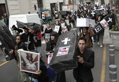 Cercado de Lima: Familiares de víctimas de protestas 2022-2023 marchan durante mensaje a la Nación (FOTOS)