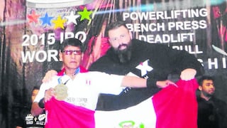 Peruano logra el título mundial en levantamiento de potencia en Brasil