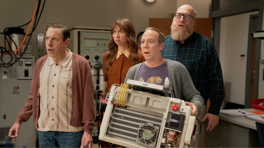 La nueva comedia seguirá al personaje Stuart Bloom en una aventura multiversal que contará con el regreso de personajes conocidos de la serie original.