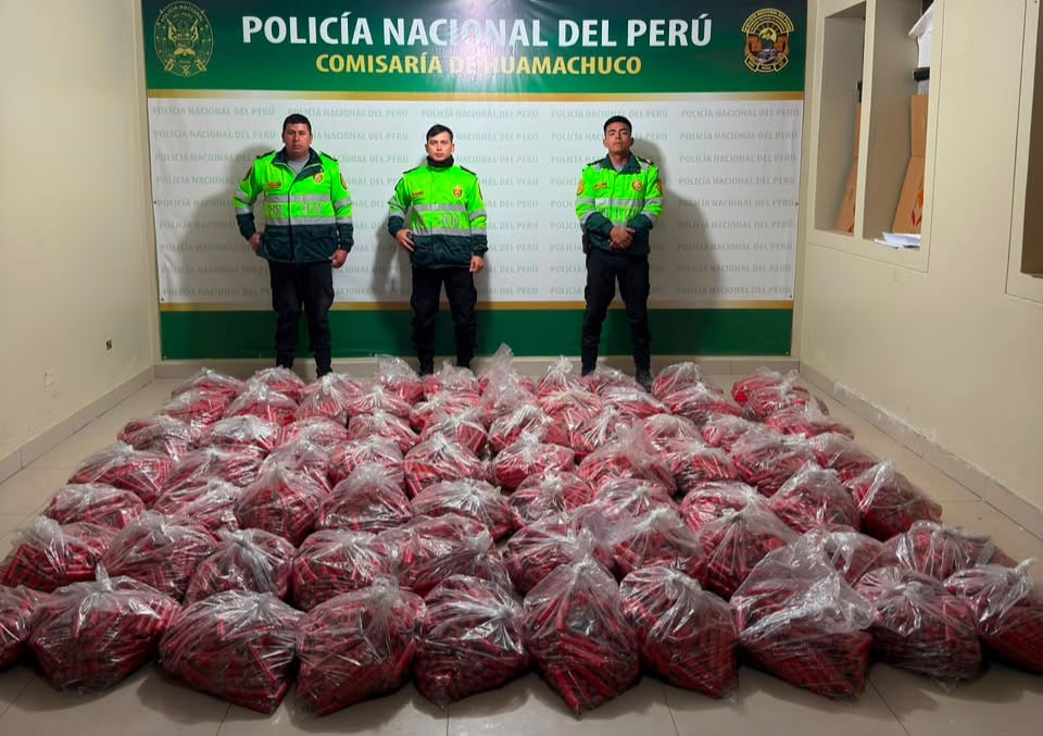 Decomisan más de media tonelada de explosivos destinada a la minería ilegal en La Libertad. Foto: PNP.