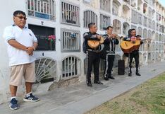 Trujillanos rinden homenaje a sus difuntos por el Día de Todos de los Santos