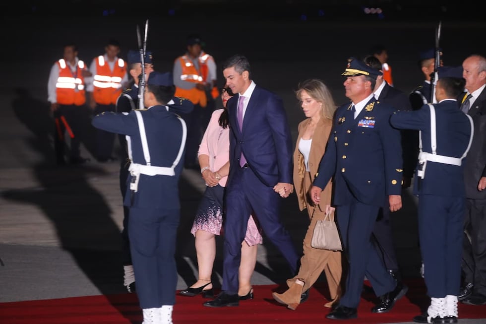 Presidente de Paraguay arriba a Lima para participar en la toma de mando de Keiko Fujimori