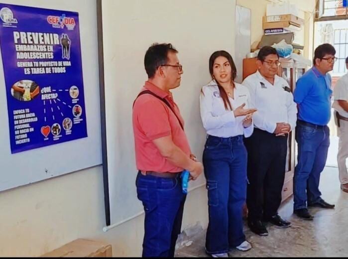 Capacitan a padres de familia