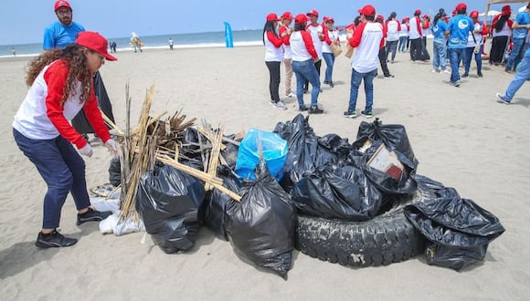 Más de 140 voluntarios participaron de campaña de limpieza en balneario que se ubica en la provincia de Trujillo.