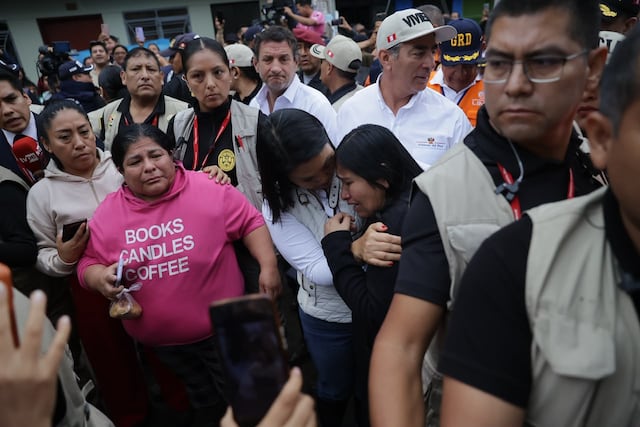 Keiko Fujimori evalúa declarar en emergencia distritos de Lima afectados por lluvias