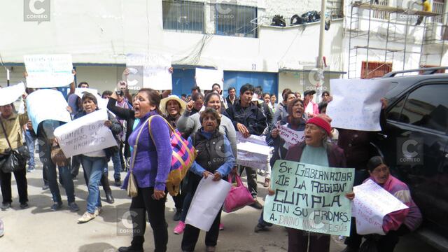 Desde Satipo padres llegan a Huancayo para protestar (VIDEO)
