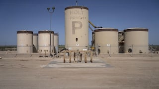 El precio del petróleo subió ayer a $ 112 el barril y el dólar perdió 255 puntos