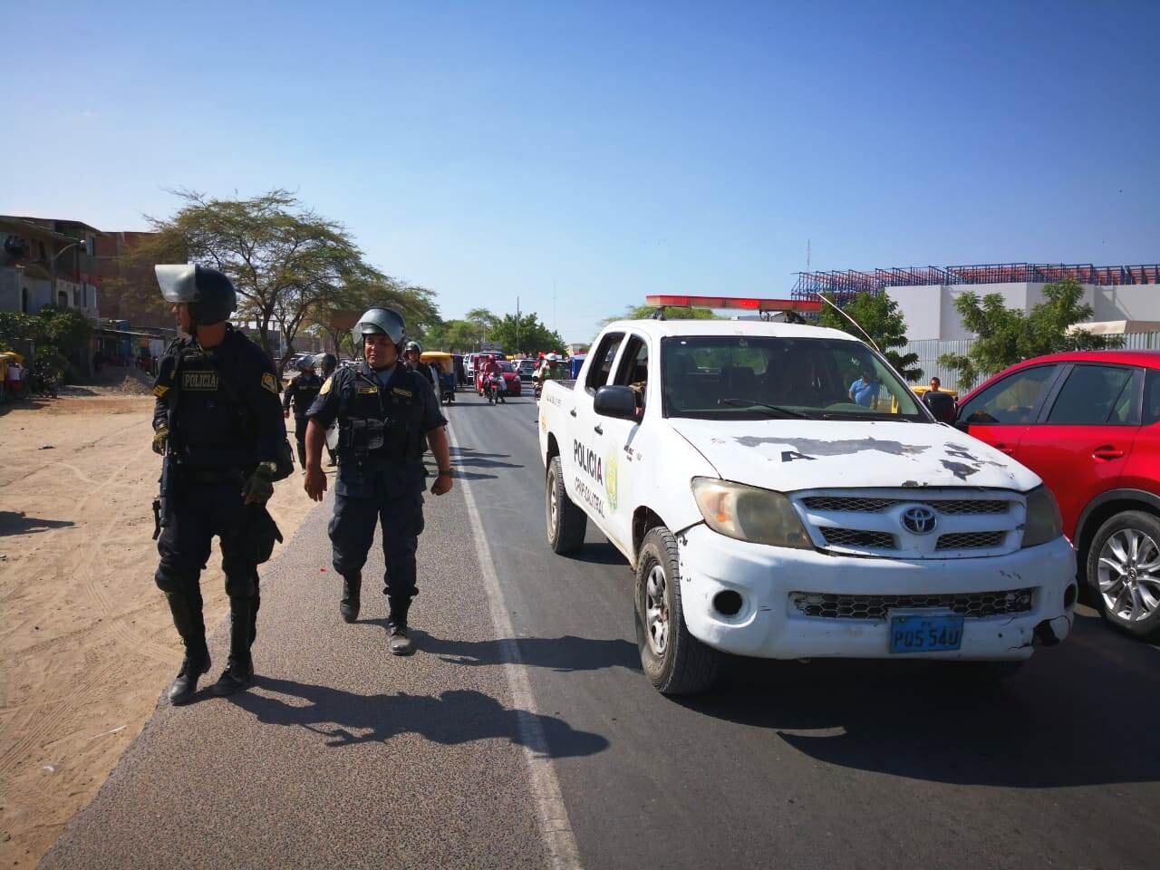 Un grupo de delincuentes asaltó a balazos su local y se robaron celulares, dinero y otras pertenencias de la autoridad y de diversos comensales