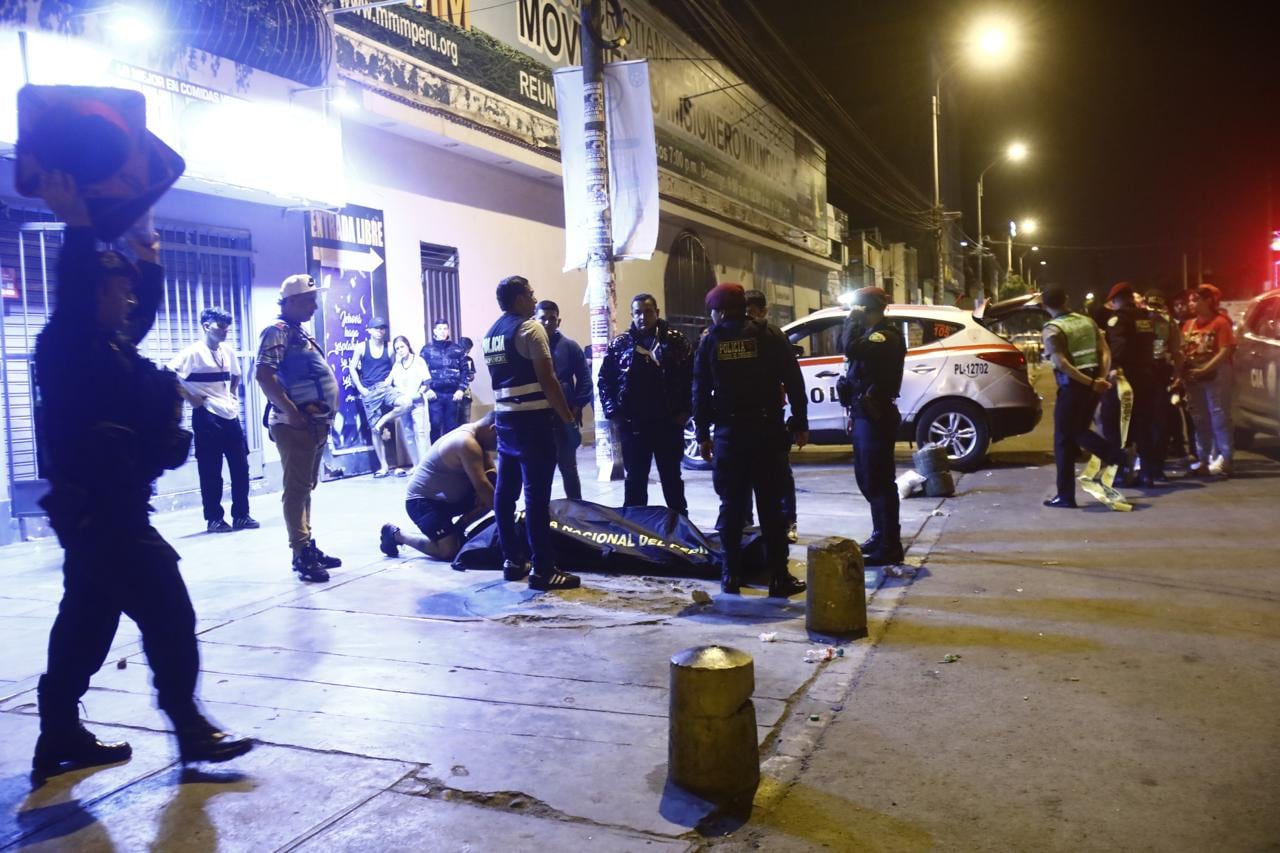 Fue atacado a sangre fría en un establecimiento de San Martín de Porres. El crimen ocurrió cuando más de cuatro motociclistas llegaron al lugar y dispararon ocho veces contra la víctima. (Foto: César Grados | GEC)