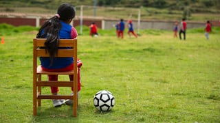 Durante un partido de fútbol, ocho niñas sufren violencia en Perú