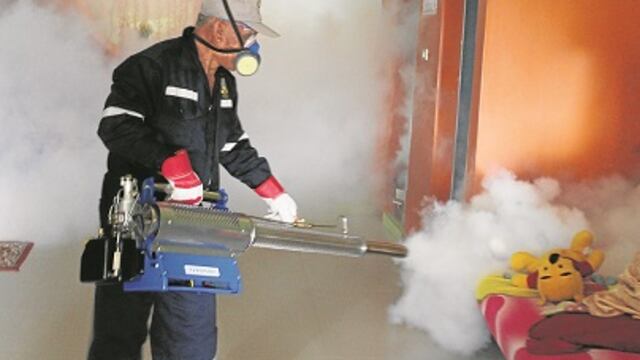 Fumigan mil viviendas y colegios contra el dengue y chikungunya en Sechura