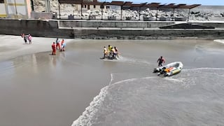 Profesor de Puno ingresa al mar para salvar a estudiante, pero muere trágicamente