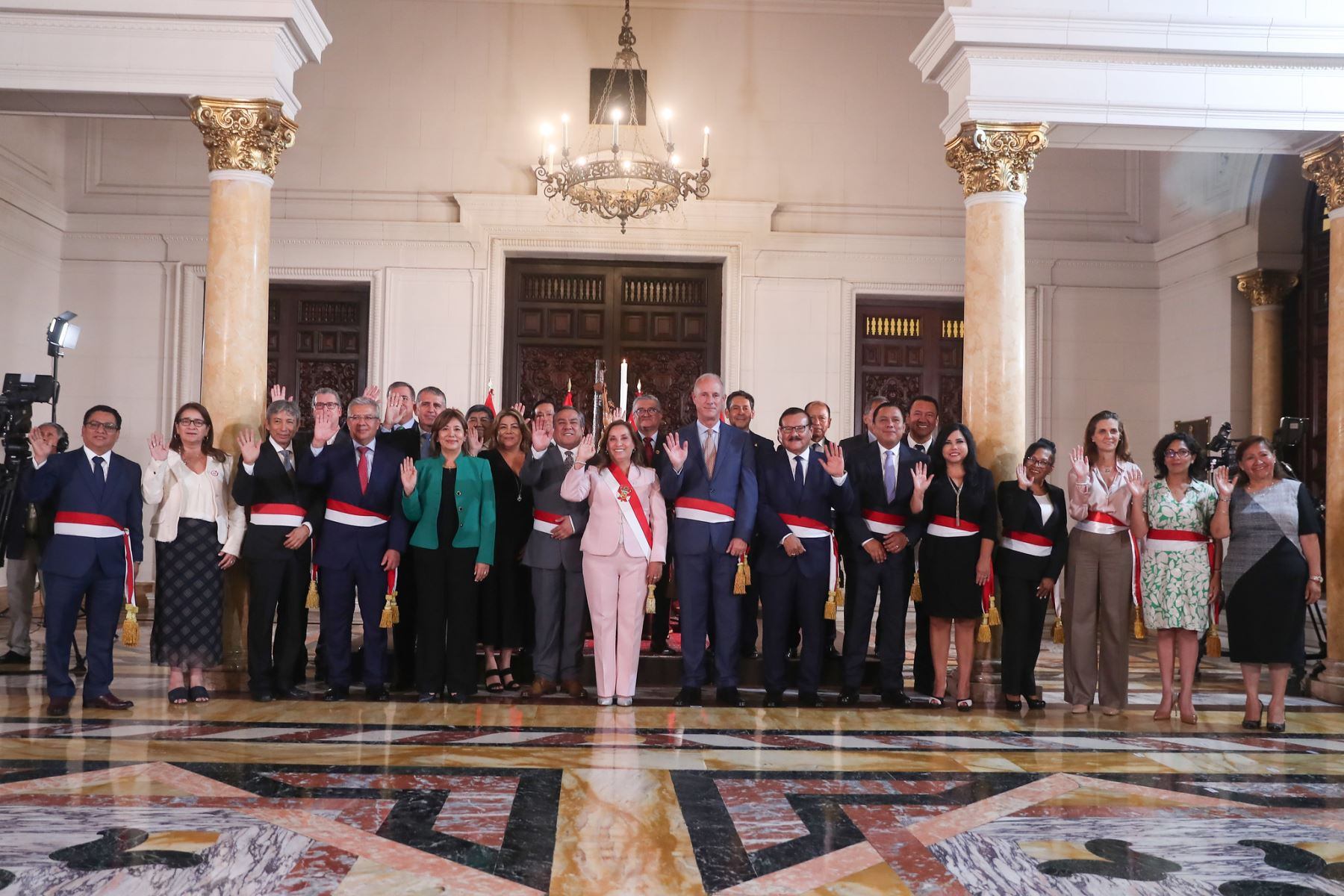 El lunes por la noche, Dina Boluarte tomó juramento a seis nuevos integrantes de su Gabinete Ministerial. Foto: ANDINA/Prensa Presidencia