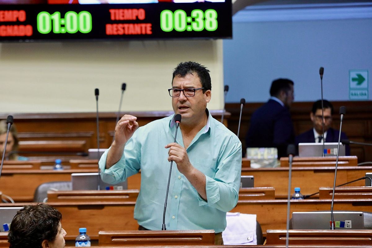 Edwin Martínez fue uno de los defensores de María Cordero Jon Tay durante la sesión. (Foto: Congreso)
