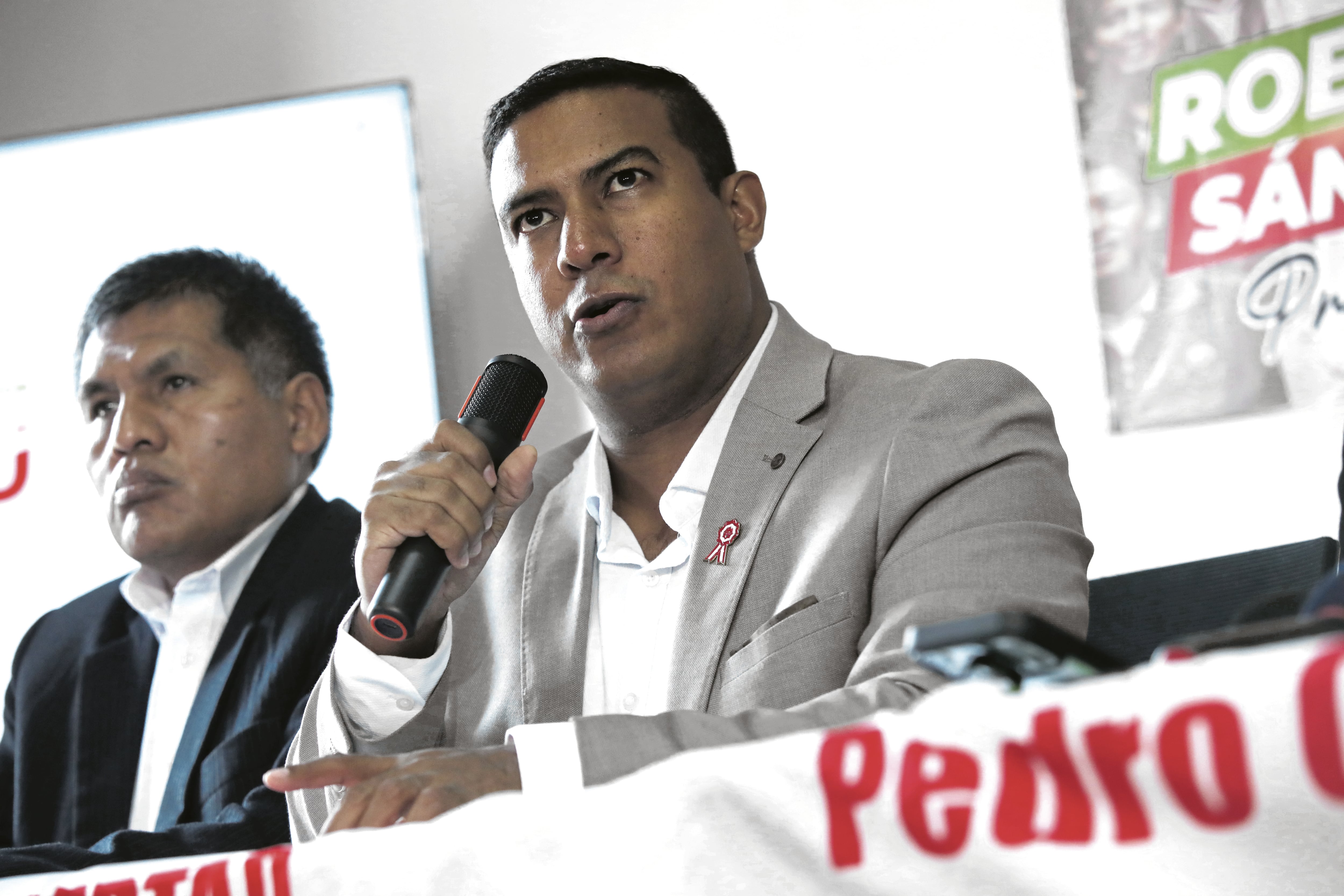 El secretario del partido, Ernesto Zunini, solicitó la suspensión temporal del diputado, quien fue detenido tras ser denunciado por presunta agresión contra su expareja. (Fotos: Diana Marcelo/@photo.gec)