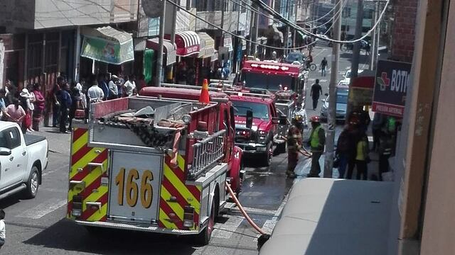 Incendio en vivienda causa susto en la zona comercial 