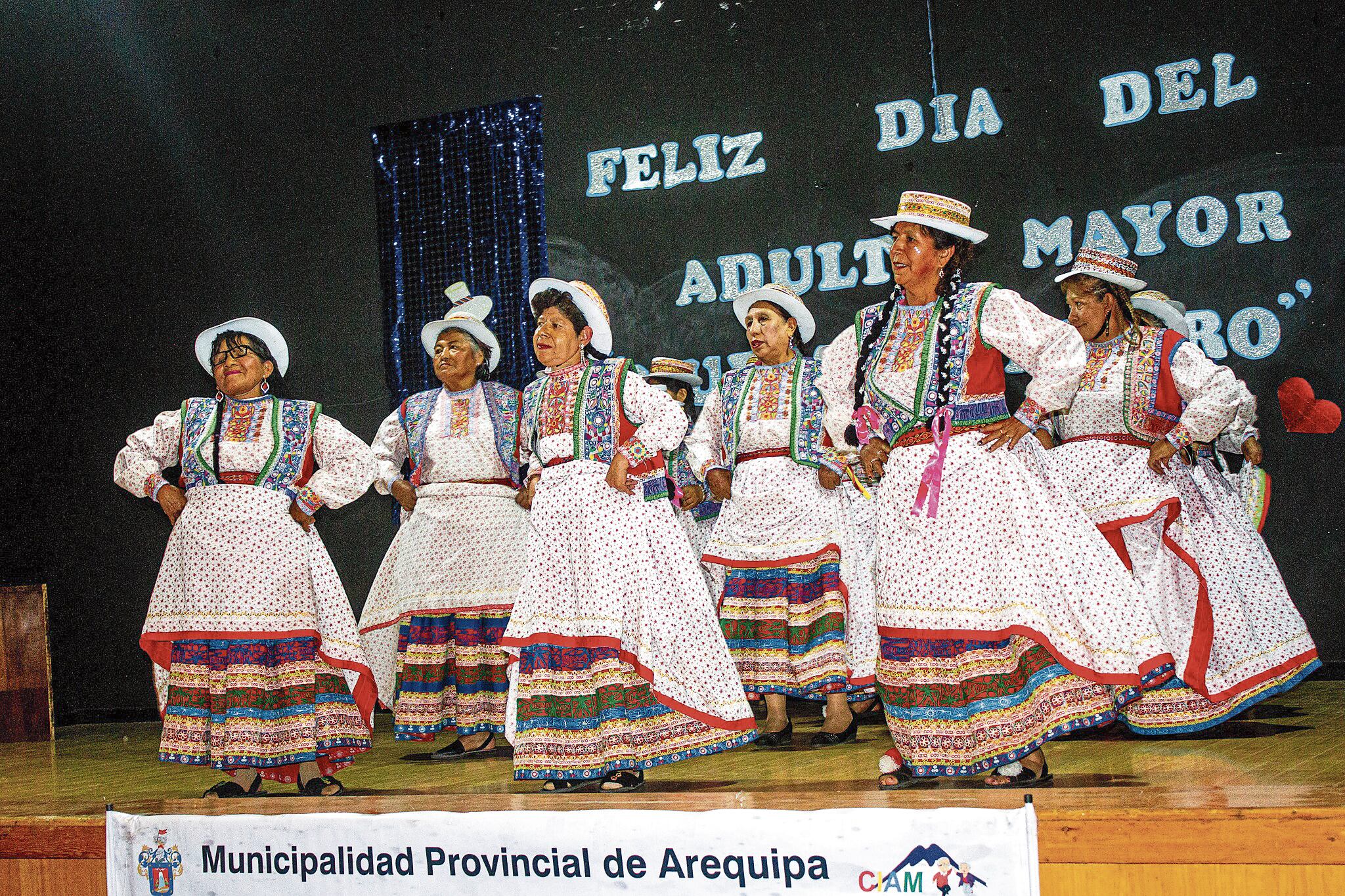 Adultos mayores celebraron su día con varias actividades. (Foto: GEC)