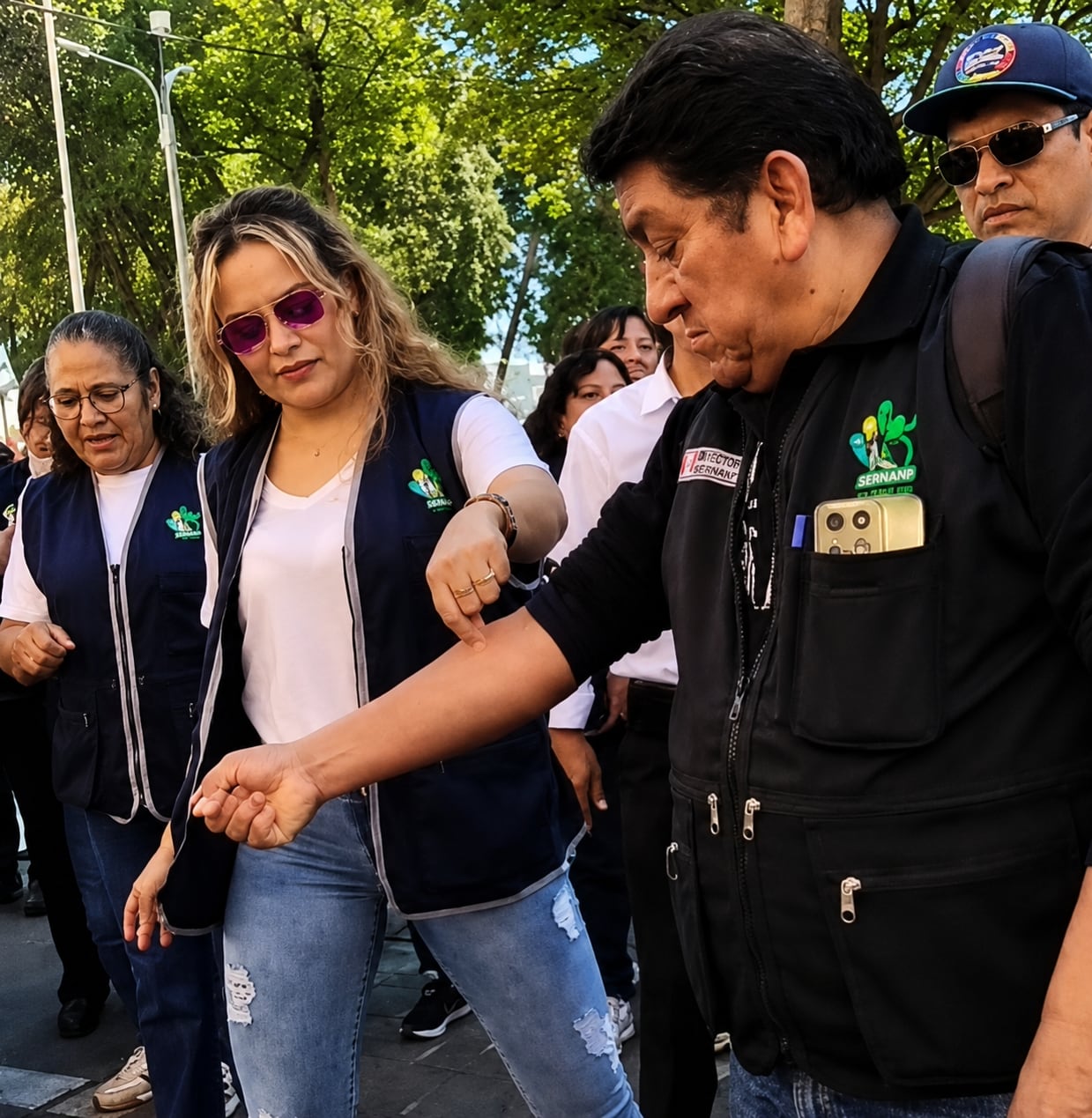 Llaman la atención desangrándose públicamente