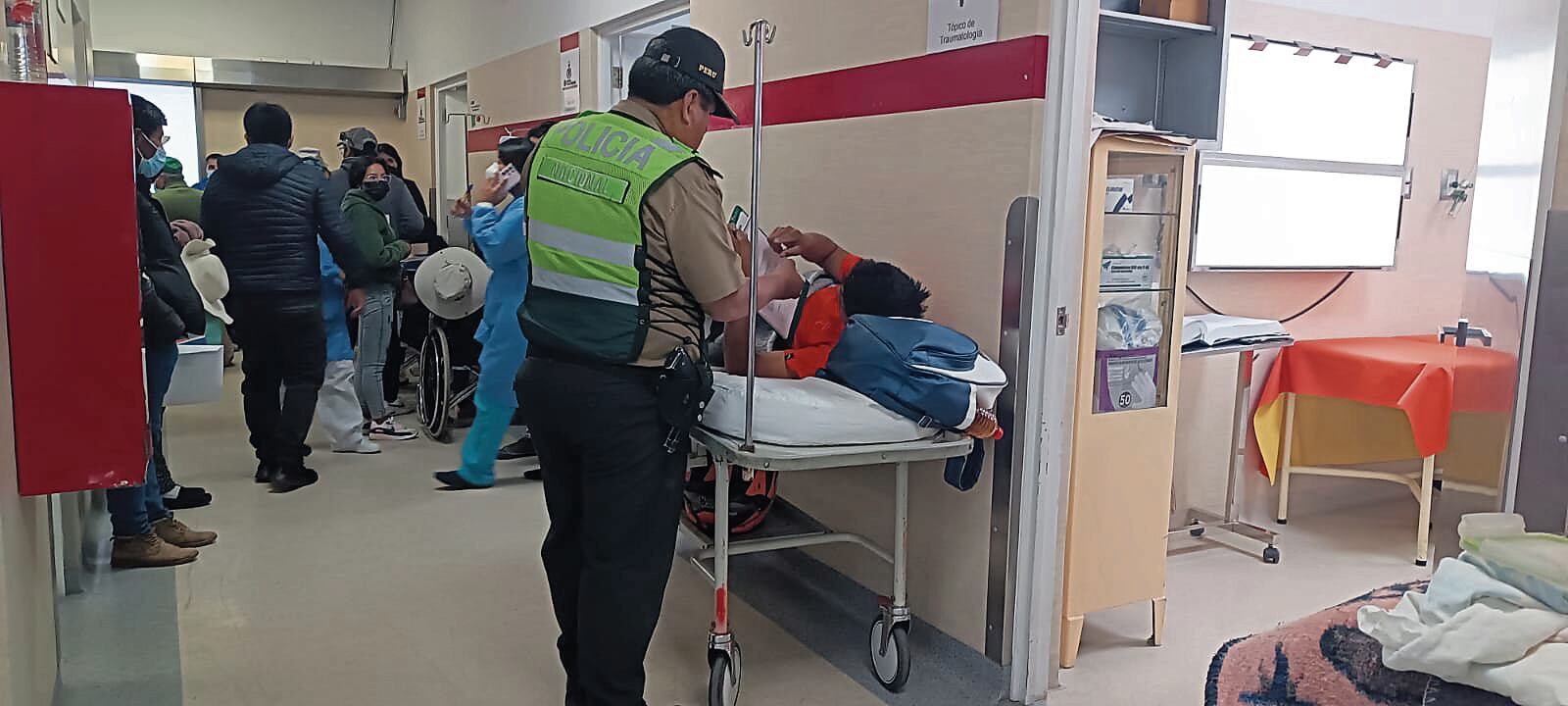 Adulto mayor fue trasladado al hospital Goyeneche. (Foto: Pedro Torres)
