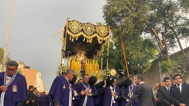 Nuestra Señora de las Angustias salió en procesión a las calles de Arequipa (FOTOS y VIDEO)