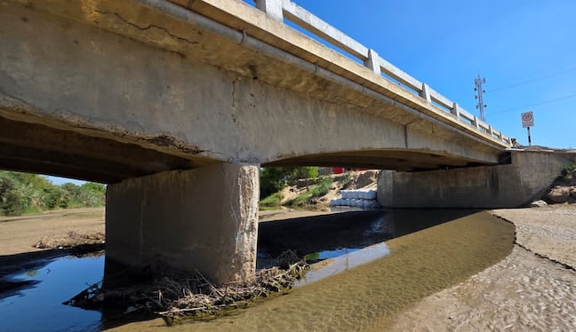Inspección técnica del CIP Lambayeque evidencia concreto desprendido en puente.