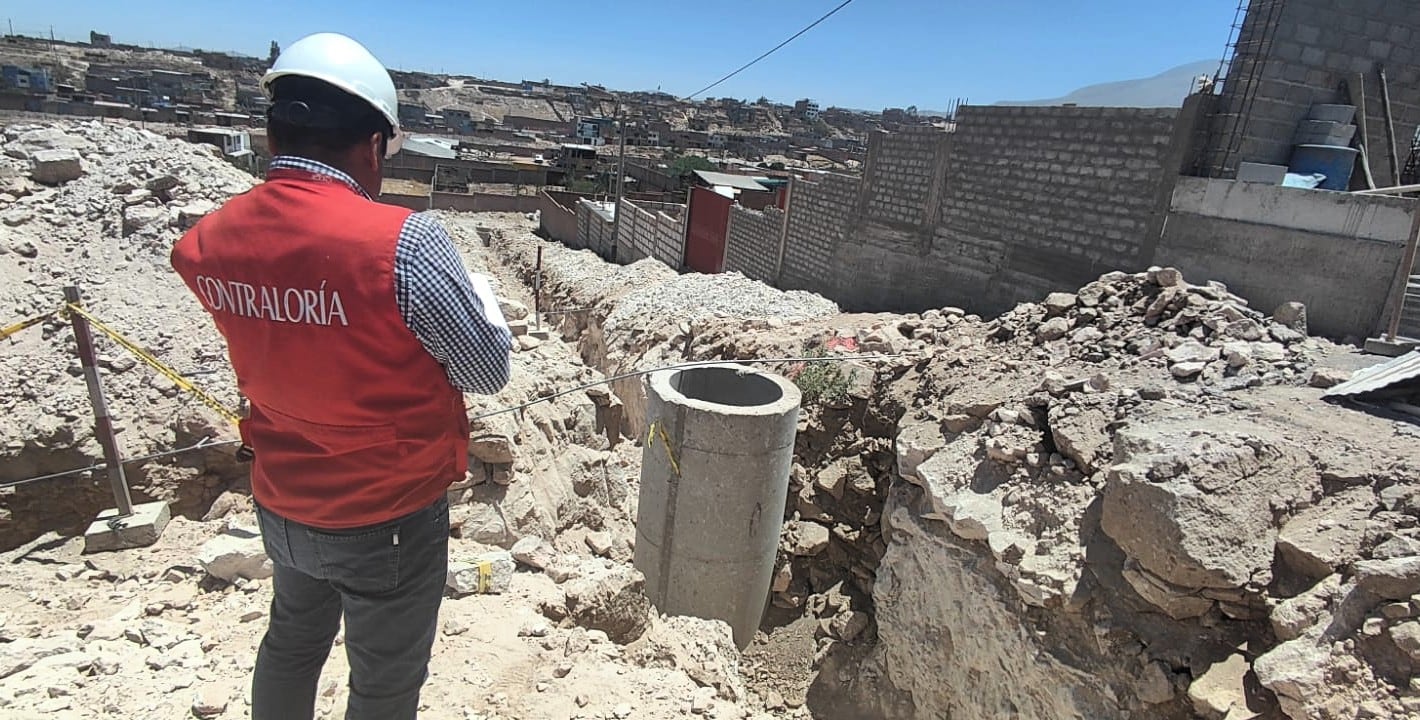 Contraloría alerta irregularidades en la obra de agua potable y alcantarillado en el distrito de Cerro Colorado. Foto: Contraloría.