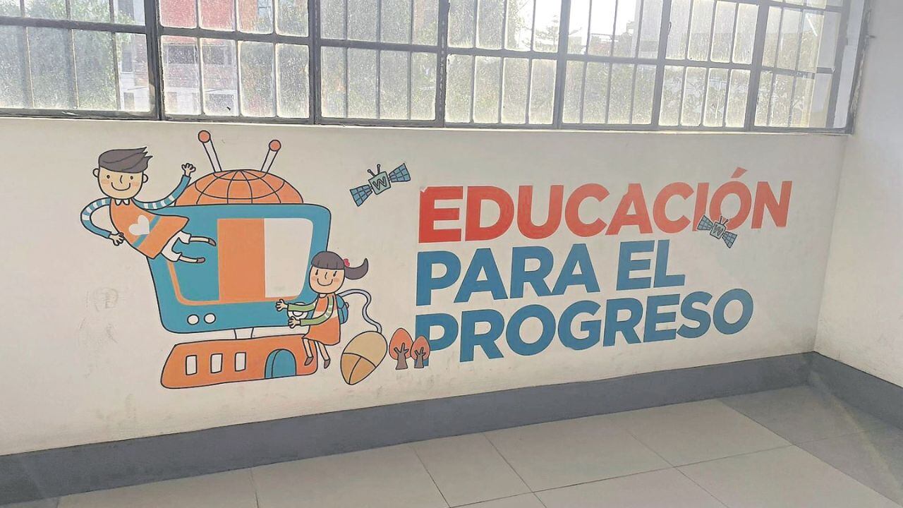 Consejero denunció que en un muro de la Gerencia Regional de Educación de La Libertad se pintó la frase “Educación para el Progreso” con los mismos colores y el tipo de letra que lleva el nombre del partido de César Acuña: Alianza para el Progreso. Aseveró que eso vulnera la neutralidad electoral