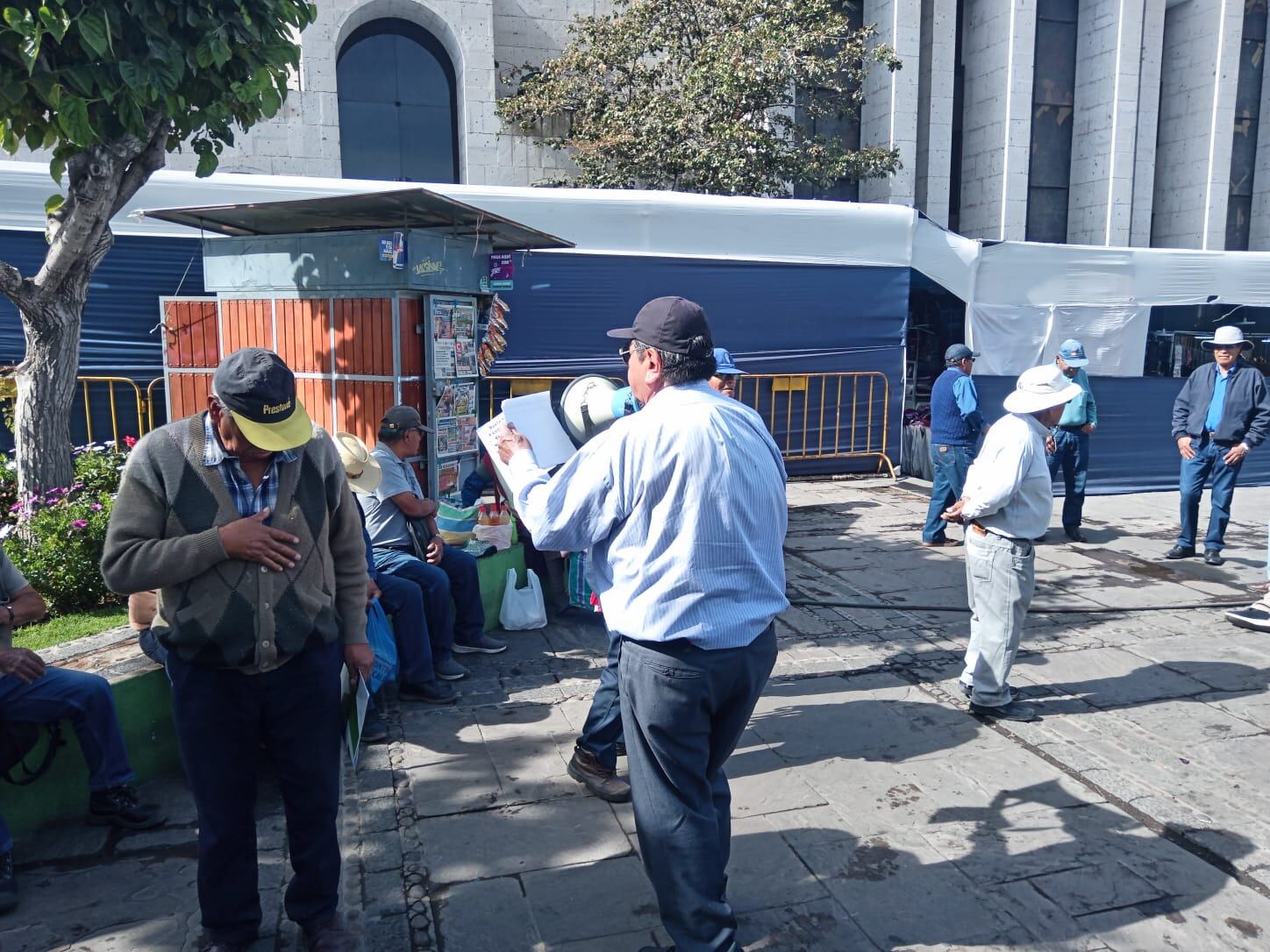 Pensionistas y fonavistas protestaron en la plaza España. Foto: GEC