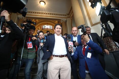 Vladimir Cerrón, desde la clandestinidad, critica al Mininter tras aumento de recompensa a S/200 mil